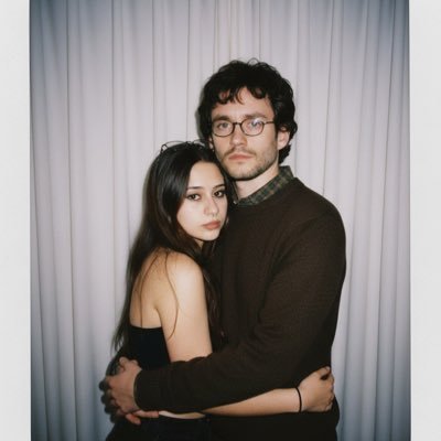 mollygraham__'s profile picture. whatever / https://t.co/Lj4699g0wc