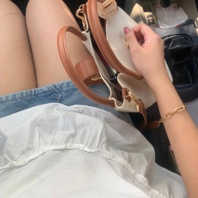 aiscne's profile picture. 