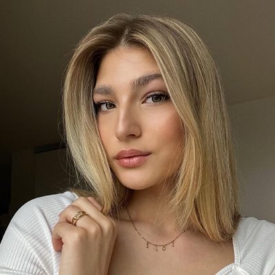 llk_laura's profile picture. 👩‍👧‍👦 Girl's Mom | Company Finance Manager | Morning Yoga, Evening Wine 🧘‍♀️🍷
✈️ Traveled to 10 states, 40 to go | Currently reading 2 books