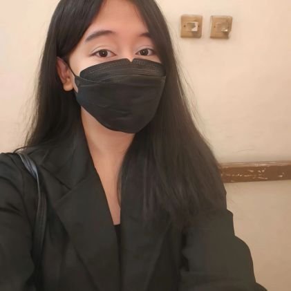 moonwindycold's profile picture. like the moonlit wind, gentle yet untouchable 🌙💨❄️