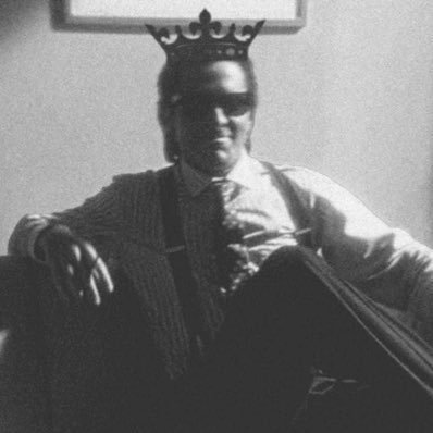 0WU8niNdq989755's profile picture. 像条野狗狂奔到腐烂