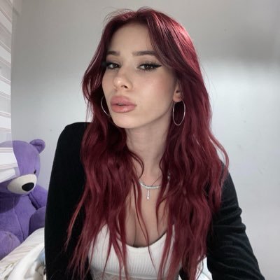 Porno filmda Leigh Rose Tezlik bilan silkinadi