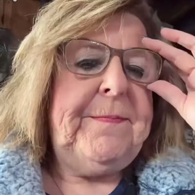 Carmommy11's profile picture. Dm me with your cash app or Apple Pay and get some money immediately now