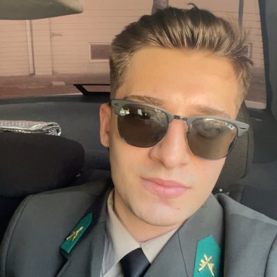 yancii_10's profile picture. dünya bir hayaldir daim sanma