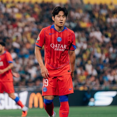 Ambroise_PSG's profile picture. ❤️💙
📙 Prépa MP (5/2 😭)
"La guerre n'honore aucune cause, elle enterre l'humanité"