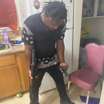 Bryan25soles's profile picture. out tha way