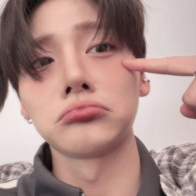 fleurdelunex's profile picture. 27 | she/her