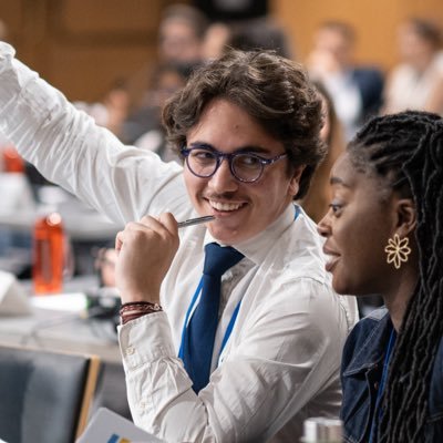 JCamezind's profile picture. Toulouse, Paris. Politique, sports. Droit, économie.