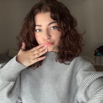 lolatbcc's profile picture. this isn't who i am