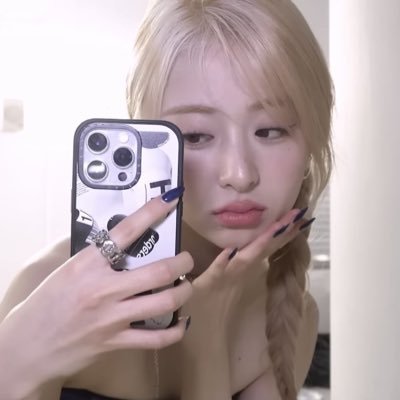 zzellycat's profile picture. 