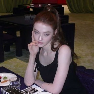 Ellagrosses's profile picture. Up to Montmartre's charm and meandering ways.