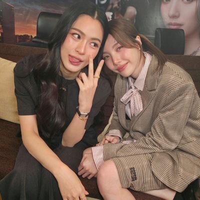 NikkiSW242624's profile picture. My long time Twitter account now dedicates for Ling and Orm. 
เมนหลิง และรักน้องออมมาก