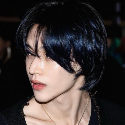 indierecz's profile picture. 🎸 rain is falling like rhinestones from the sky. | SLR, lilacs O817. @xylosynths