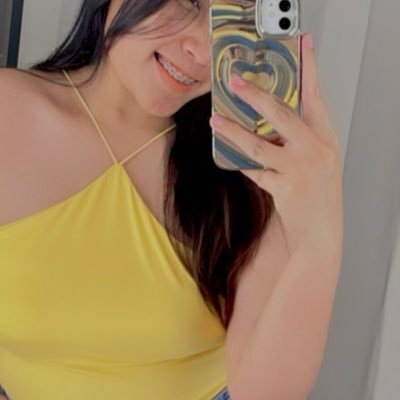 yourlilgirrlll's profile picture. hi there I’m using twitter!