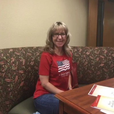 JeanFle50795140's profile picture. Books and Food  ❤️! Gratefully retired science teacher.