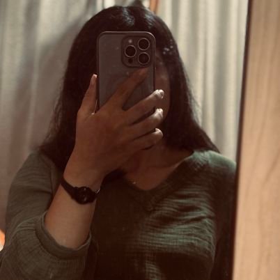 NGerdoo's profile picture. اکنون نهالِ گردو آنقدر قد کشیده که دیوار را برای برگ‌های جوانش معنی کند.🌱