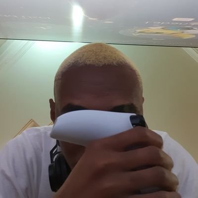 Unc_L_'s profile picture. Gamer, I like to Platinum games I enjoy.
Foodie, I like to eat.
Introvert, I like you but I like my company more. 
Sensitive.
