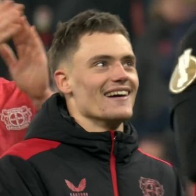 besiktaslisauro's profile picture. bjk 
ne kahrın çekilir ne de senden vazgeçilir