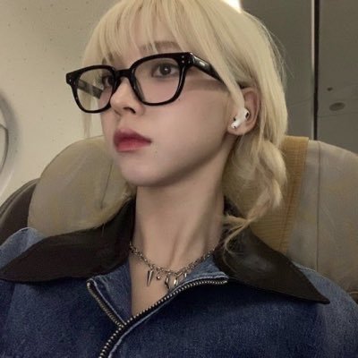 yourluckorlove's profile picture. 