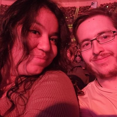 selenahh06's profile picture. pc noob | 🇲🇽 | @ricolliv 💜 | asiimov enjoyer 🧡