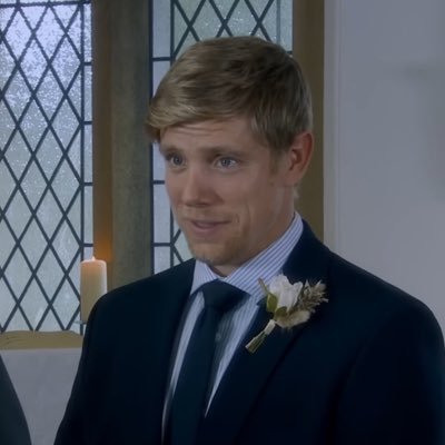rsudgenoutfits's profile picture. Posting outfits that Robert Sugden wears in @emmerdale and I also tweet about @emmerdale episodes!!