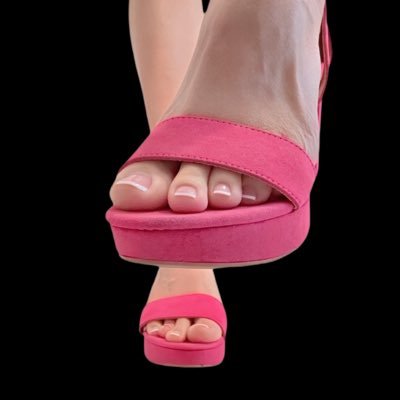 Lilas_Toes's profile picture. I love to share my pretty feet and legs! ☺️  ~More content~ at https://t.co/oWfkGM2bZ1