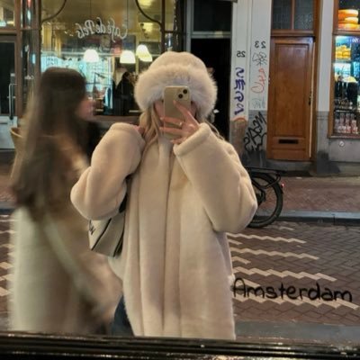 Mikaa0404's profile picture. huh