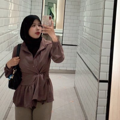 jwlryyx's profile picture. isinya candaan aja, klo serius kan sama kamu.