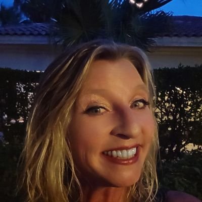 EstherKik2's profile picture. You only die once, so enjoy life 🍀