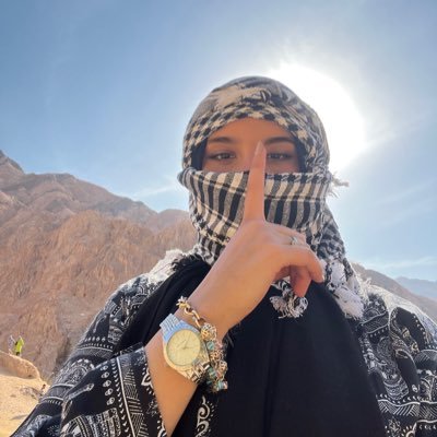AsmaaAbduljalil's profile picture. من يحمل الماضي تتعثر خُطاه