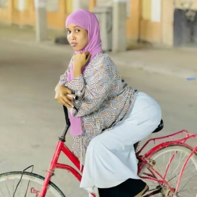Fatima_ahmuo's profile picture. "Noqo qof wanaagsan si dadka ay ku ixtiraamaan