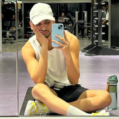 Charlie_maiyqs's profile picture. Marketing Specialist | Building in Public ⚡13k TikTok