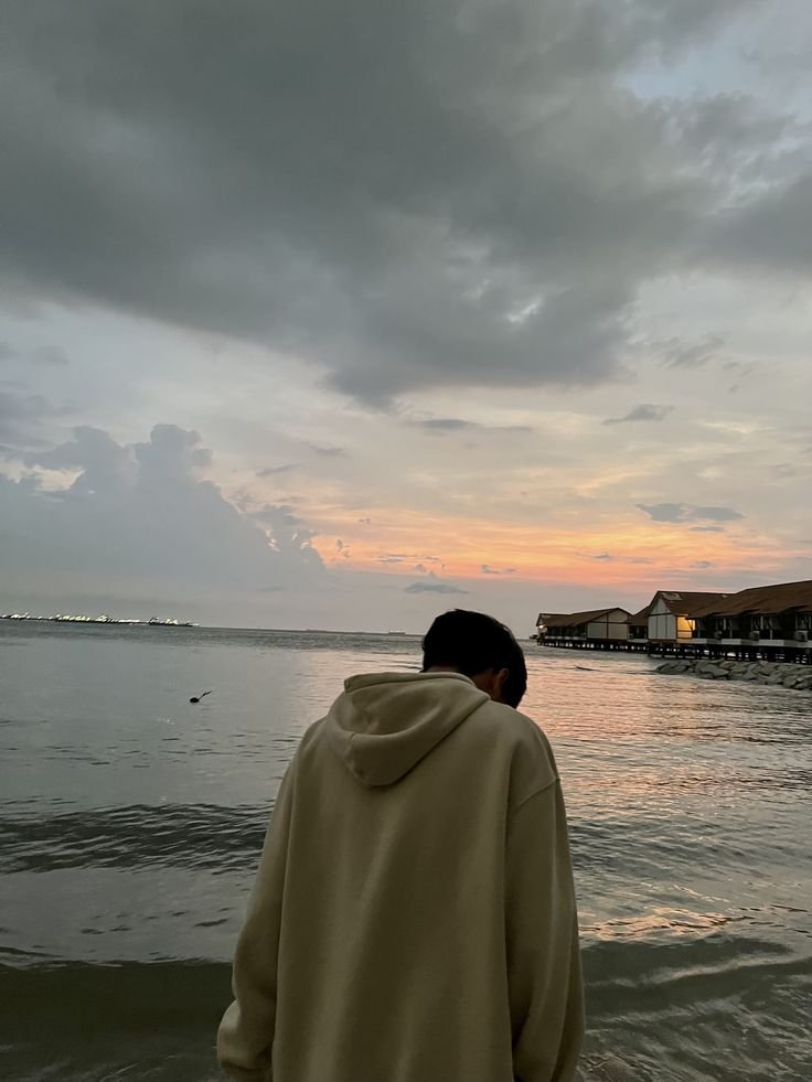 gajeskigra12697's profile picture. Living with purpose and quiet confidence.