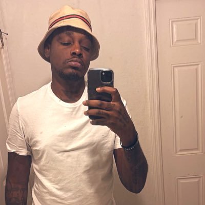 J2Solid4L's profile picture. Live.. Alive 😇, Chozen 👑, and I’m Almost There… 🔑 ! #S.O.B ✊🏿💯 Can’t Forget I’m “Zoe2DaBone💤”