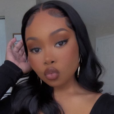 islandgalwiz's profile picture. Caribbean girls run it 🇭🇹