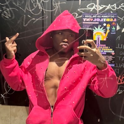 JustJordanBeez's profile picture. getting bitches tighter than brastraps.