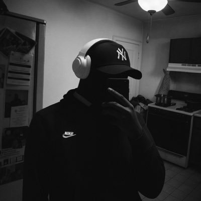 OZSBURNER's profile picture. 23 / BOSTON / 🇦🇬