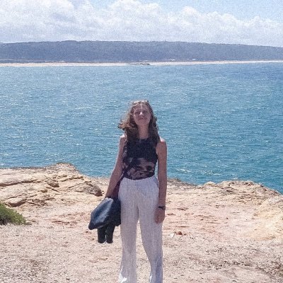 thesweettestcon's profile picture. defender a alegria, organizar a raiva. advogada, coração verde 💚, curiosa