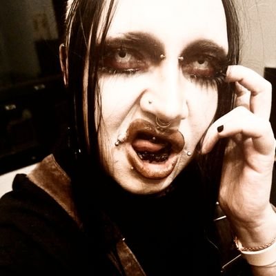 BangBangHAHHAH's profile picture. ✧*̣̩⋆̩☽⋆゜「 make up 」 「 fashion」「 art 」「 visual kei」 ✧*̣̩⋆̩☽⋆゜

「恥の多い生涯だった」