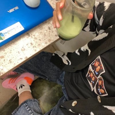 caprcrnn's profile picture. manusia fomo yang sedang mencoba semua genre kehidupan.