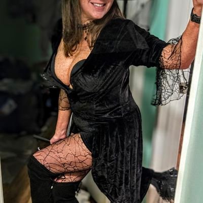 Imasluttywife's profile picture. I'm learning to be more adventurous with my husband that's why I started this account.