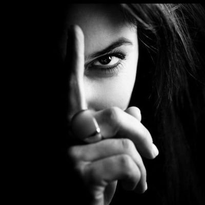 Sonam_T26's profile picture. 𝕀 𝔻𝕠𝕟'𝕥 𝕨𝕒𝕝𝕜 𝕨𝕚𝕥𝕙 𝕥𝕙𝕖 𝕙𝕖𝕣𝕕 ..𝕀 𝕨𝕒𝕝𝕜 𝕒𝕤 𝕣𝕠𝕘𝕦𝕖..