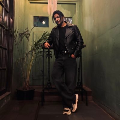 7ronniet's profile picture. ARTIST , Human by religion ,caste etc.