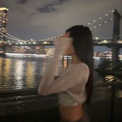 engrossinglover's profile picture. 