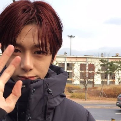 a18A_0l's profile picture. 적당히해라정지