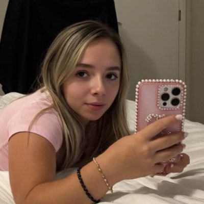 tayminix's profile picture. 👇don't tell my dad 🙈