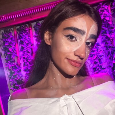 abiiii98's profile picture. یه طراح احساساتی ،رویا باف.✨