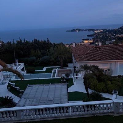 CsstSam's profile picture. je fais des sous je voyage et je m’instruis