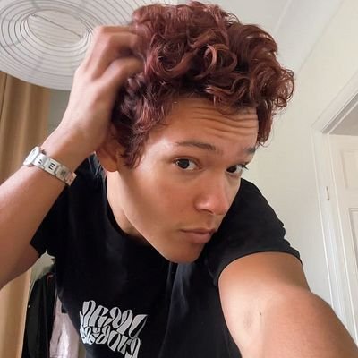 omrbby's profile picture. she/her ⋆ 21 ⋆ bisexy ୨ৎ