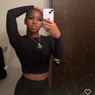 khenadiii's profile picture. 